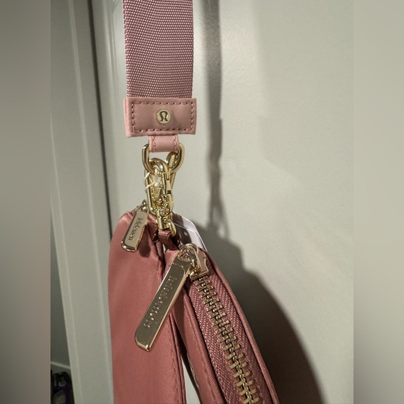 Lululemon Dual Pouch Wristlet *Heart - Picture 11 of 12